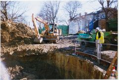 Cornwallis Gardens shaft being dug.